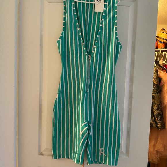 Gsuwoo Bodysuit - Picture 2 of 2